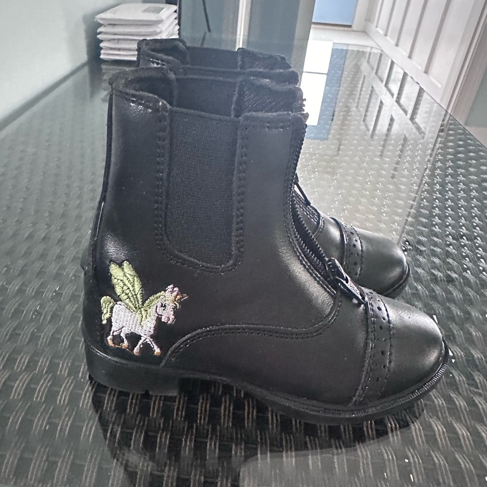 Tuffrider girl boots.